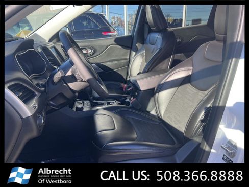 Used 2022 Jeep Cherokee Latitude w/ Sun & Sound Group image 11