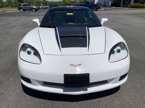 Used 2005 Chevrolet Corvette Coupe w/ Preferred Equipment Group RWD image 3
