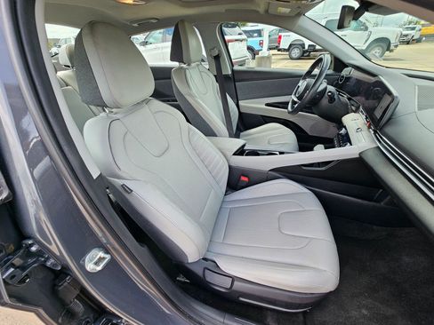 Used 2024 Hyundai Elantra Limited FWD image 31