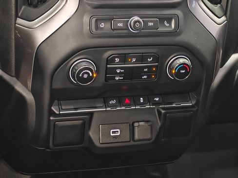 Used 2020 Chevrolet Silverado 1500 Custom w/ Custom Value Package RWD image 9