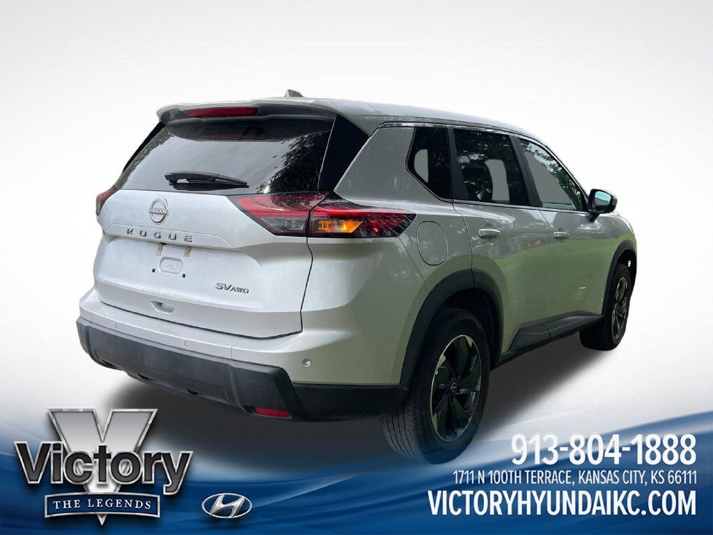 Used 2024 Nissan Rogue SV AWD/4WD image 4