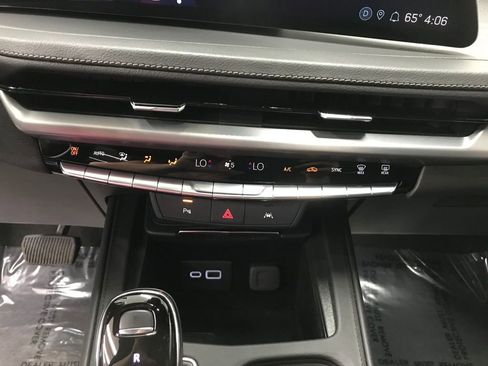 Used 2025 Cadillac XT4 Premium Luxury image 20