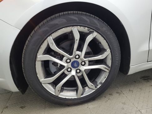 Used 2019 Ford Fusion SEL FWD image 31
