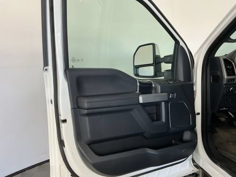 Certified 2022 Ford F350 Platinum w/ Tremor Off-Road Package AWD/4WD image 9