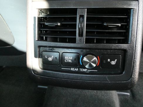 Used 2017 Toyota Avalon Limited w/ All Weather Liner Package FWD image 31