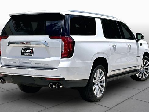Used 2022 GMC Yukon XL Denali w/ Denali Premium Package AWD/4WD image 12