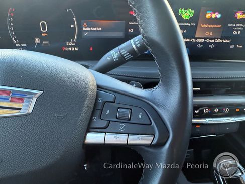 Used 2025 Cadillac XT4 Premium Luxury image 31