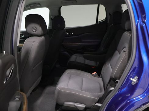 Used 2023 GMC Acadia SLE image 17