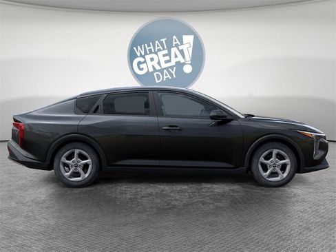 New 2025 Kia K4 LXS image 7