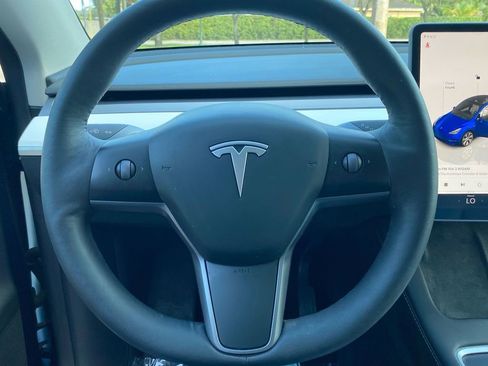 Used 2023 Tesla Model Y Long Range image 18