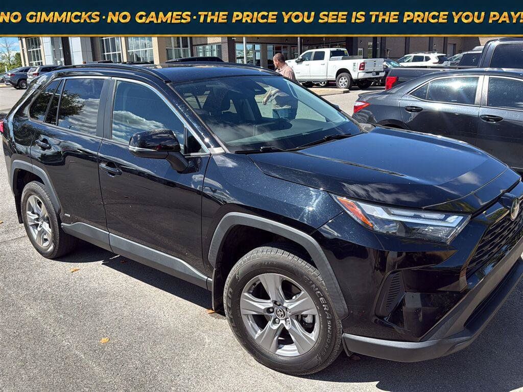 Used 2022 Toyota RAV4 XLE w/ Convenience Package AWD/4WD image 1