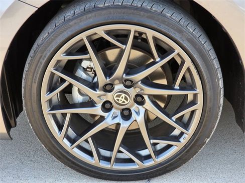 Used 2025 Toyota Camry XSE image 9