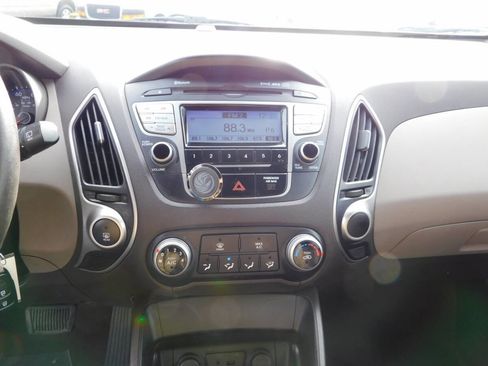 Used 2011 Hyundai Tucson GLS image 11