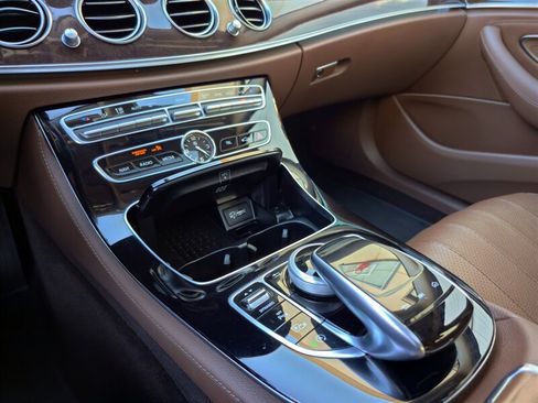 Used 2017 Mercedes-Benz E 300 image 21