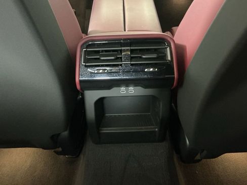 Certified 2025 BMW 530i w/ Premium Package image 28