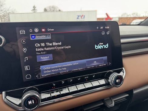 Used 2024 GMC Canyon AT4 w/ Technology Package image 11