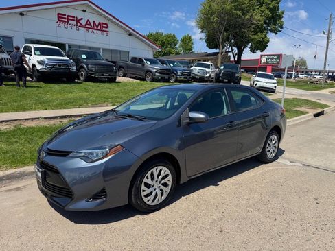 Used 2018 Toyota Corolla LE FWD image 1