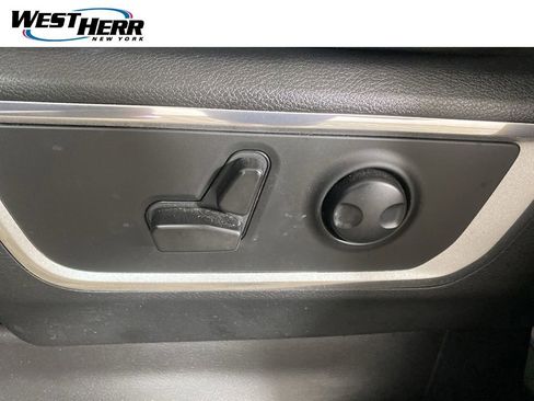 Used 2023 RAM 1500 Laramie AWD/4WD image 12