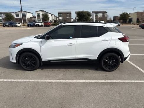 Used 2024 Nissan Kicks SR image 2