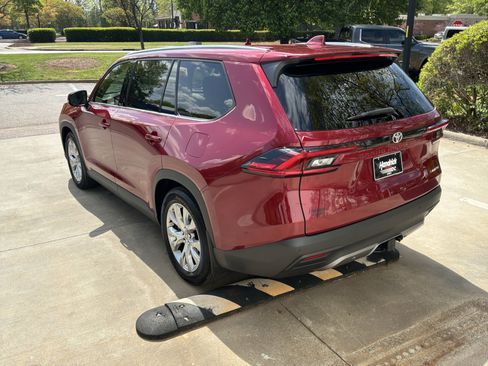 Used 2025 Toyota Grand Highlander FWD image 17