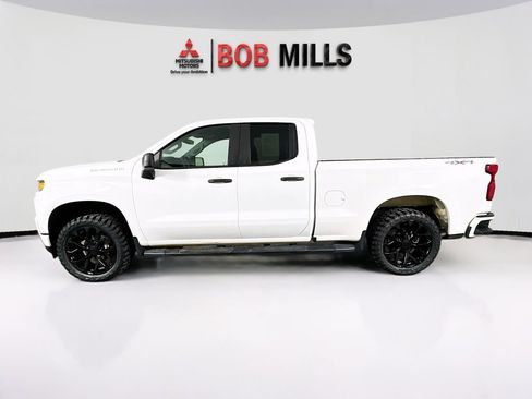 Used 2020 Chevrolet Silverado 1500 Custom w/ Custom Convenience Package AWD/4WD image 4