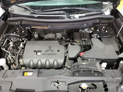 Used 2018 Mitsubishi Outlander ES image 15