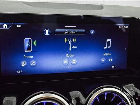 Used 2025 Mercedes-Benz GLA 250 4MATIC image 14