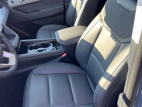 New 2025 Ford Explorer Active w/ Active Comfort Package image 12