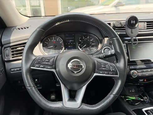 Used 2018 Nissan Rogue SV w/ Premium Package AWD/4WD image 5