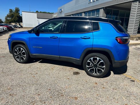 Used 2022 Jeep Compass Limited image 3