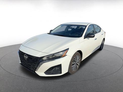 Used 2025 Nissan Altima 2.5 SV image 4