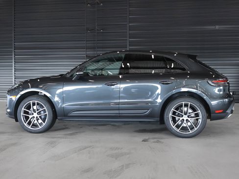 Certified 2025 Porsche Macan image 2