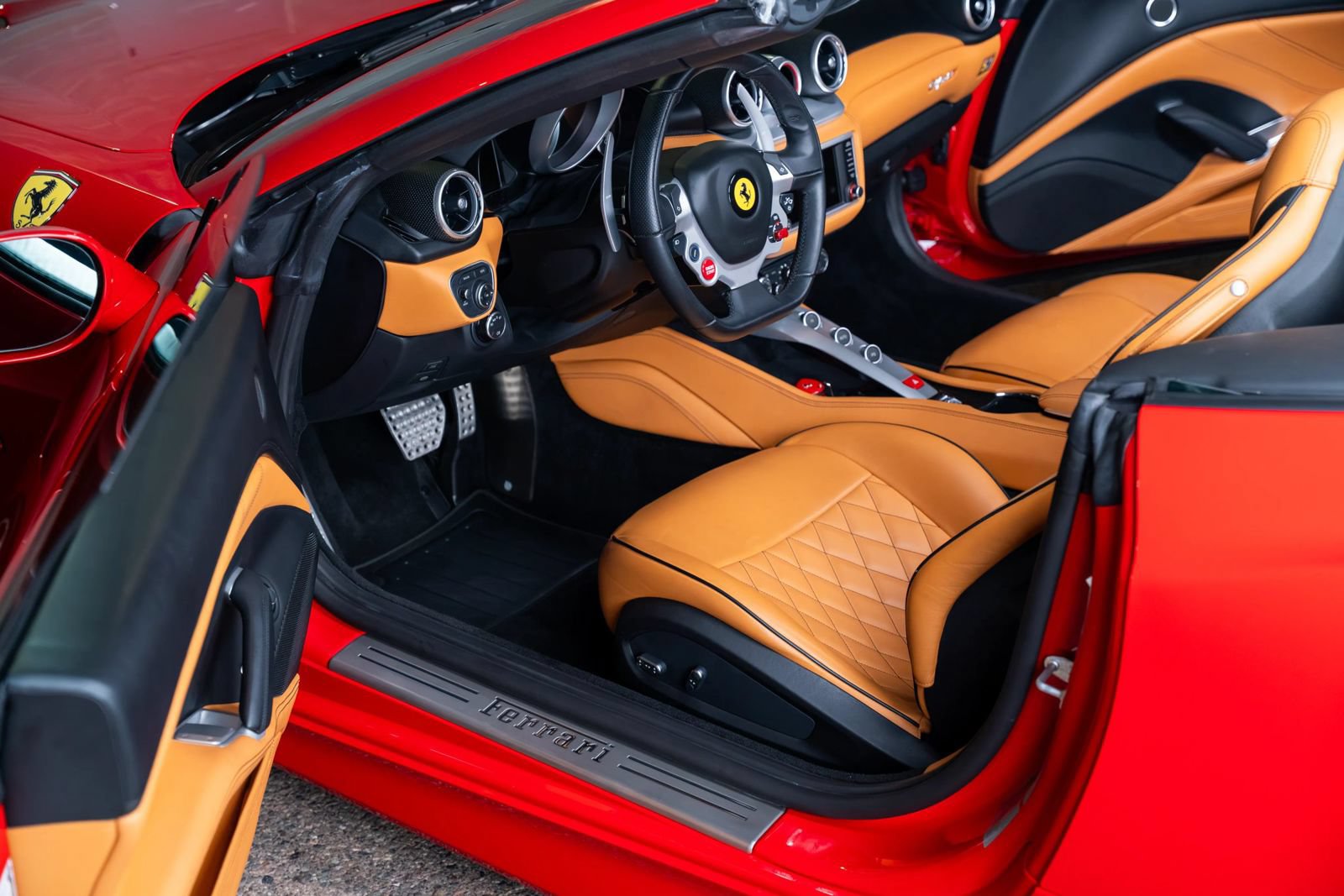 Used 2015 Ferrari California T RWD image 77