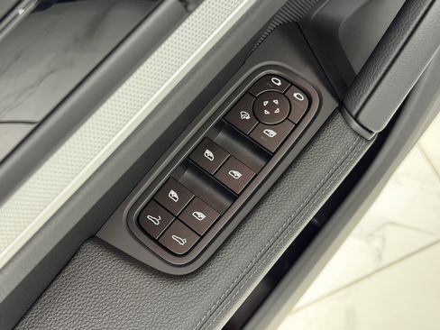 Certified 2024 Porsche Cayenne AWD/4WD image 29