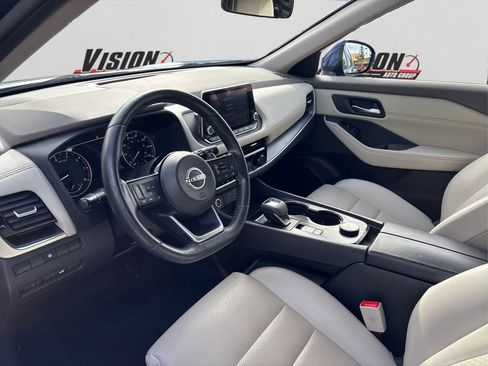 Used 2022 Nissan Rogue SV w/ SV Premium Package image 9