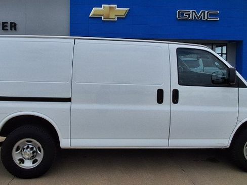Used 2020 Chevrolet Express 2500 RWD image 1