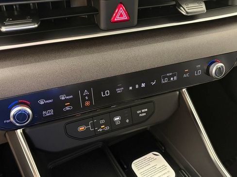 New 2026 Kia Carnival EX FWD image 28