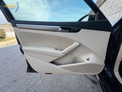 Used 2017 Volkswagen Passat 1.8T SE image 46