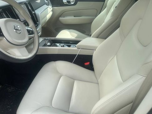 Used 2024 Volvo XC60 B5 Plus w/ Climate Package AWD/4WD image 3