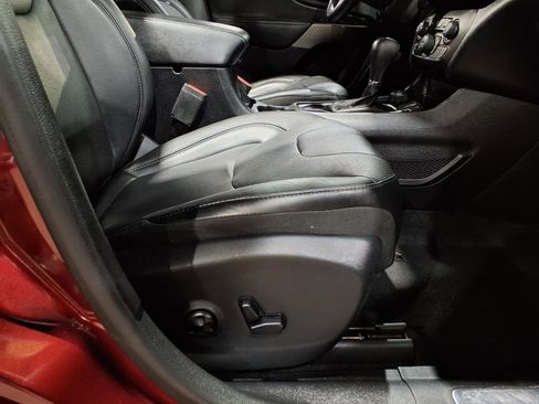 Used 2019 Jeep Cherokee Limited image 19