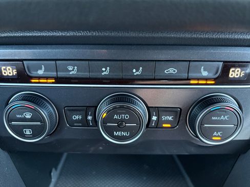 Used 2019 Volkswagen Tiguan SE image 23