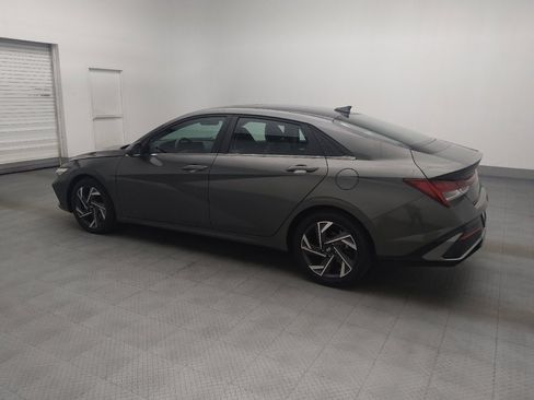 Used 2025 Hyundai Elantra Limited FWD image 3