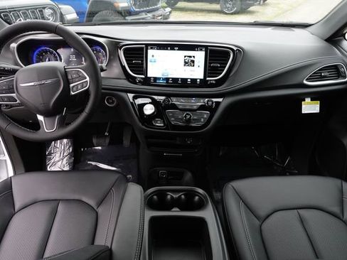 New 2026 Chrysler Pacifica Select image 24