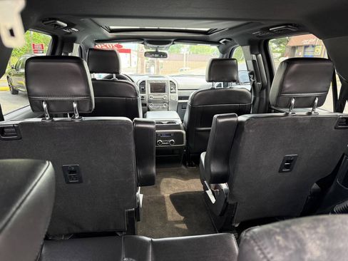 Used 2020 Ford Expedition XLT w/ Black Accent Package AWD/4WD image 23