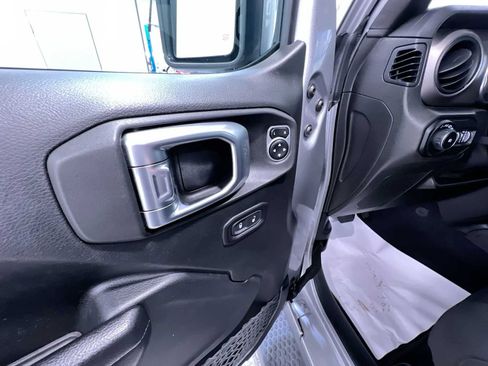 Used 2018 Jeep Wrangler Unlimited Sport S AWD/4WD image 12