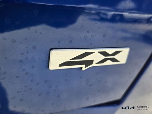 Certified 2023 Kia Sorento SX image 17