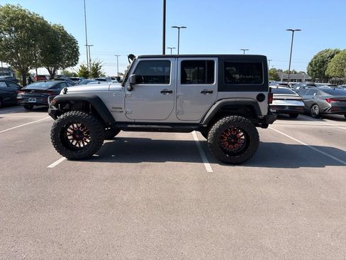 Used 2018 Jeep Wrangler Unlimited Sport S AWD/4WD image 12
