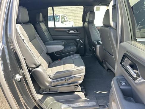 Used 2025 GMC Yukon XL Denali AWD/4WD image 26