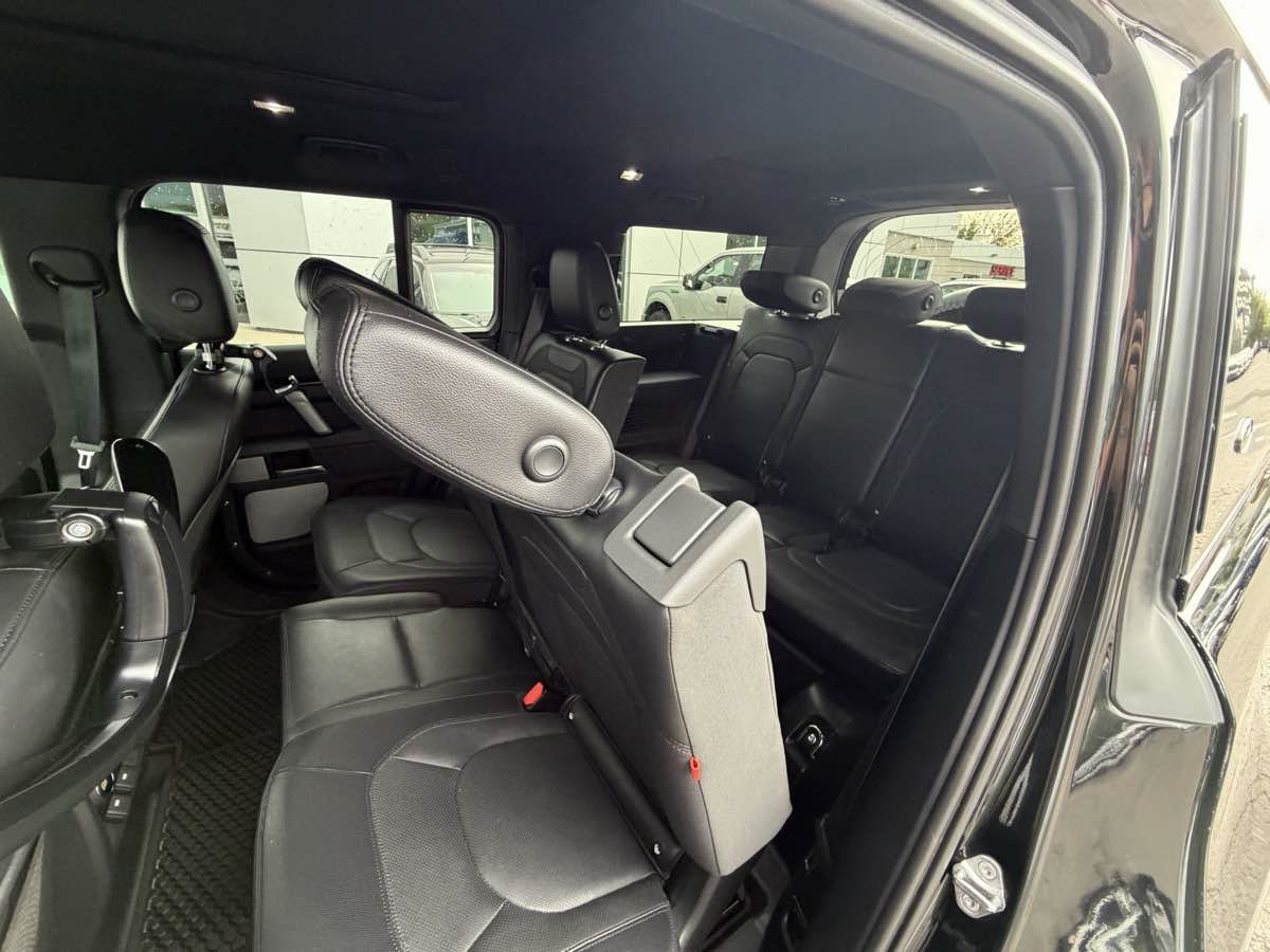 Used 2024 Land Rover Defender 130 X-Dynamic SE AWD/4WD image 20