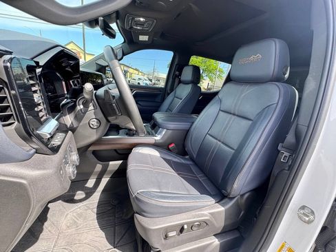 Used 2023 Chevrolet Silverado 1500 High Country w/ High Country Premium Package AWD/4WD image 13